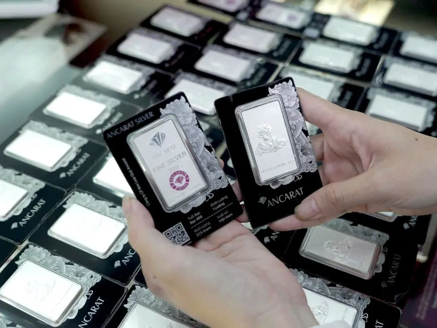 Đầu tư bạc là một hình thức tiềm năng do bạc sẽ tăng giá trong tương lai Thâm hụt nguồn cung bạc nghiêm trọng