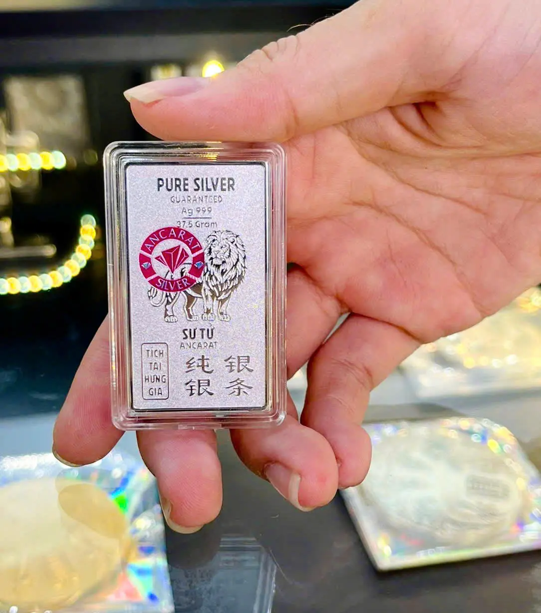 Qua mỗi thời kỳ khác nhau, bạc lại khoát lên mình những chiếc áo khác nhau Ứng dụng của bạc từ xưa đến nay