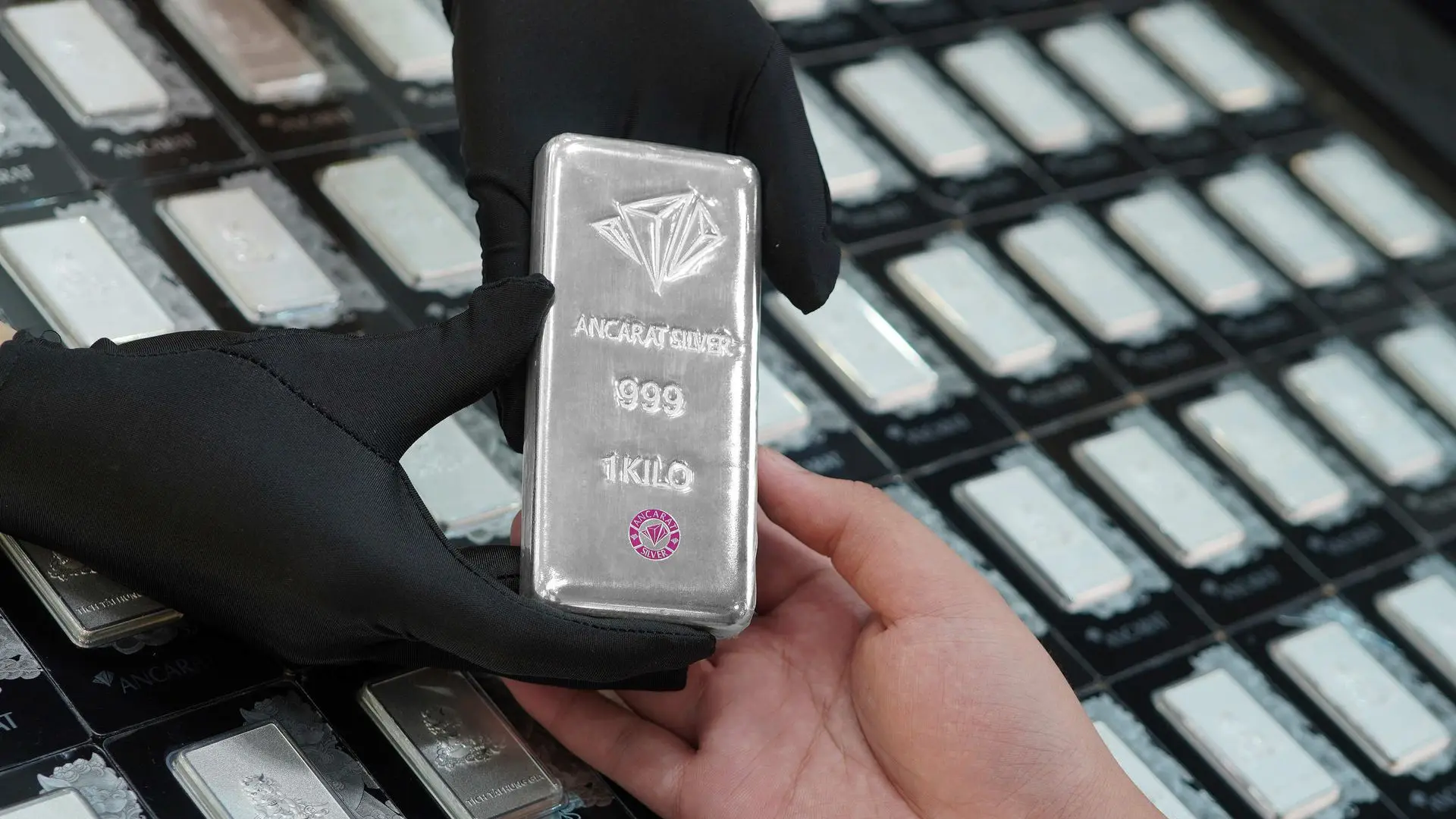 Bạc – Kim loại quý mang lợi thế Cách đầu tư bạc