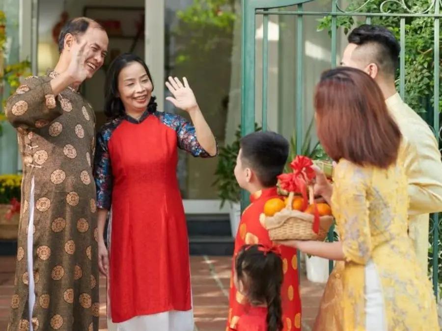 Trả lời Tuổi nào không nên đi xông đất Trả lời Tuổi nào không nên đi xông đất