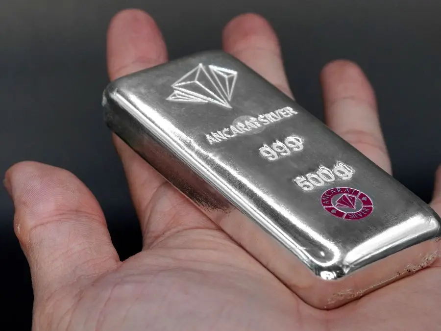 Sử dụng baking soda và giấy bạc phù hợp cho sản phẩm bạc đen nhiều Cách làm sáng bạc an toàn