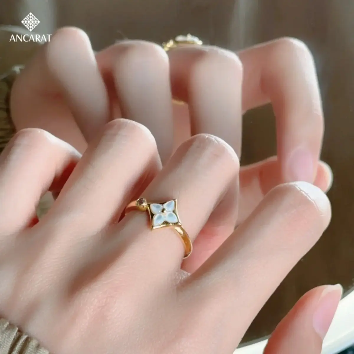 Nhẫn cầu hôn đeo ngón nào theo Việt Nam Nhẫn cầu hôn đeo ngón nào theo Việt Nam