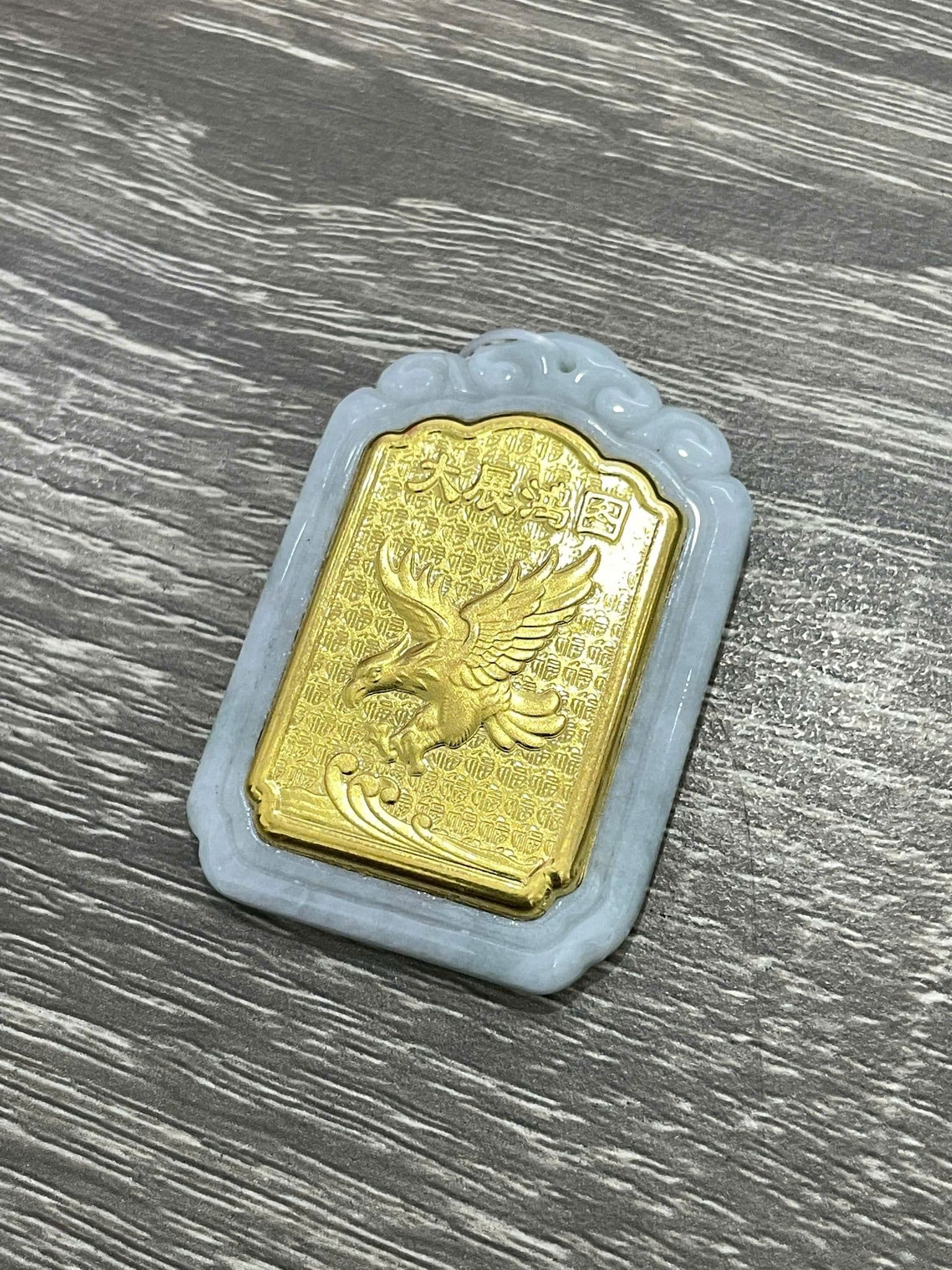 Mặt dây ngọc phỉ thúy dát vàng 24K Bài Vị Kim Ưng ANCARAT