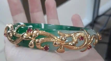 Vòng cẩm thạch bọc vàng