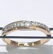 Nhẫn cưới đính đá