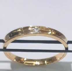 Nhẫn cưới đính đá