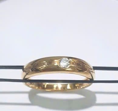 Nhẫn cưới đính đá