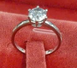 Nhẫn Vàng 18K Đính Đá Tròn Nguyệt Quang ANCARAT