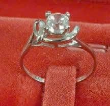 Nhẫn Vàng 18K Đính Đá Đường Cong Thanh Nhã ANCARAT
