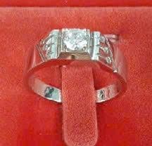 Nhẫn Vàng 18K Đính Đá Mặt Vuông Vai Xéo ANCARAT