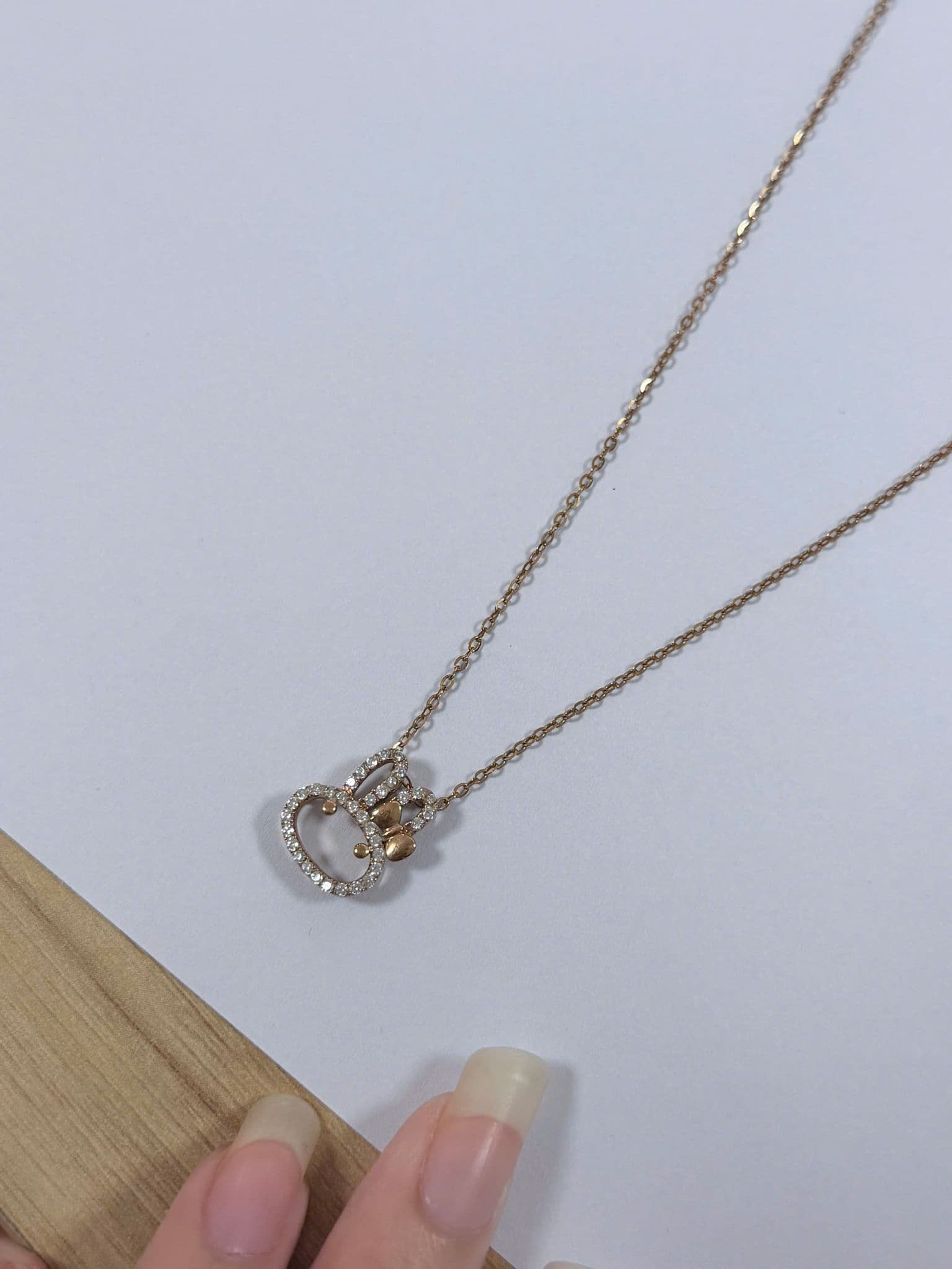 Dây Chuyền Vàng 18K Đính Đá Mặt Vòng Cong ANCARAT