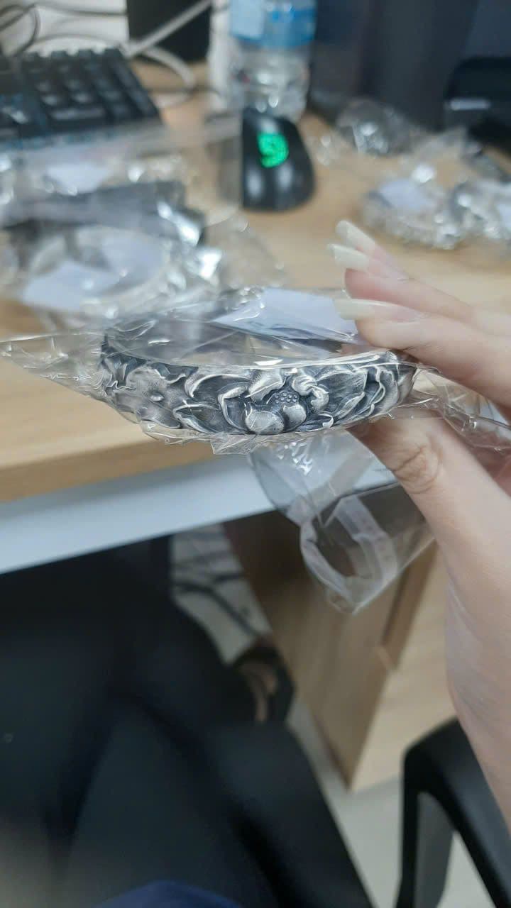 Vòng Tay Bạc Khắc Hoa Sen Xi Đen Open Cuff ANCARAT