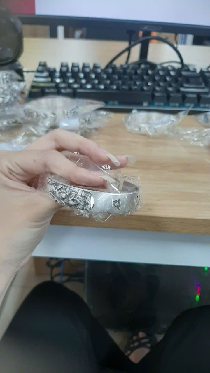 Vòng Tay Bạc Hoa Sen Minh Chú Xi Đen Open Cuff ANCARAT
