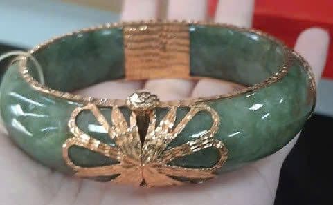 Vòng cẩm thạch bọc vàng