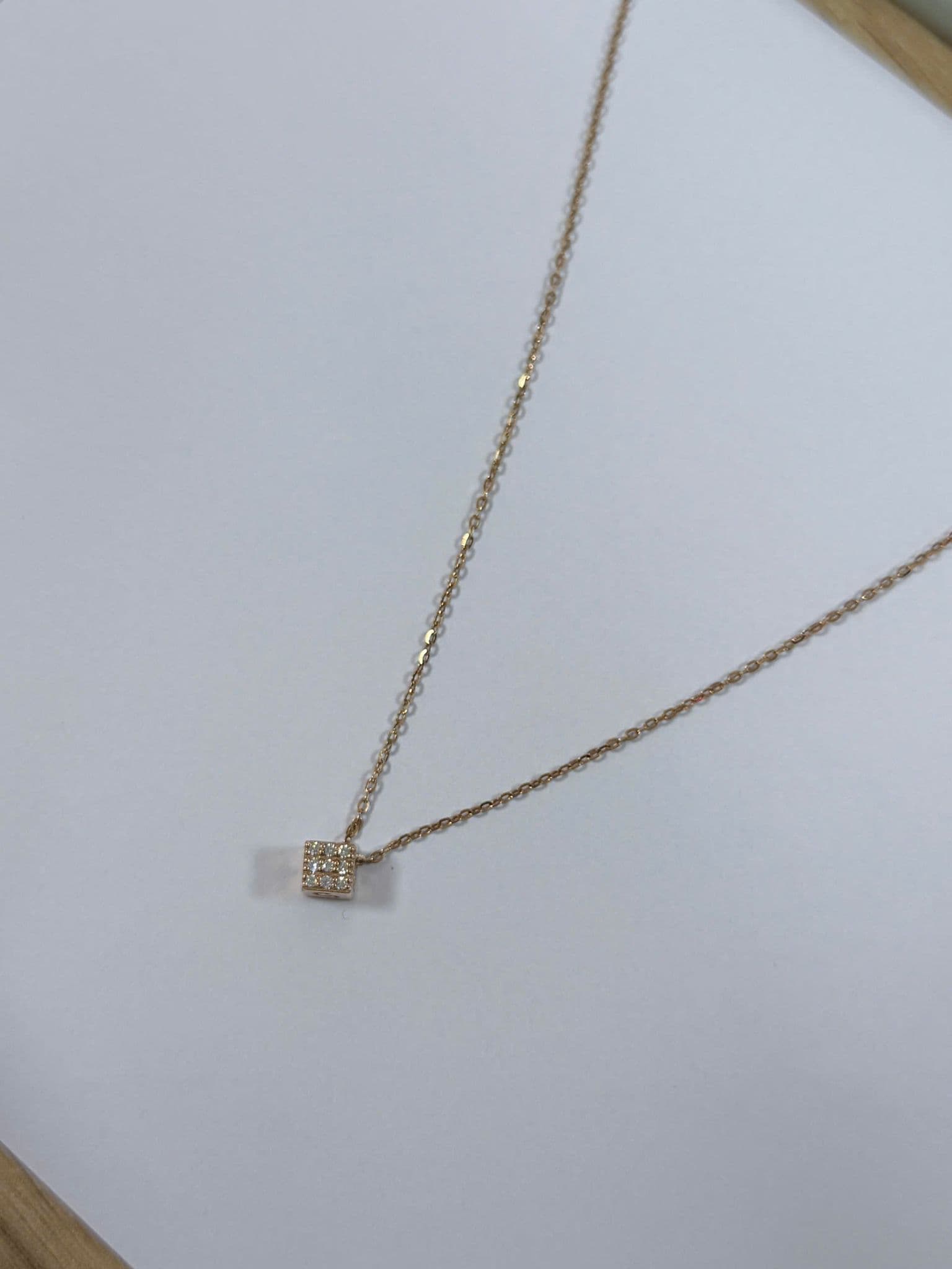 Dây Chuyền Vàng 18K Đính Đá Mặt Vuông ANCARAT