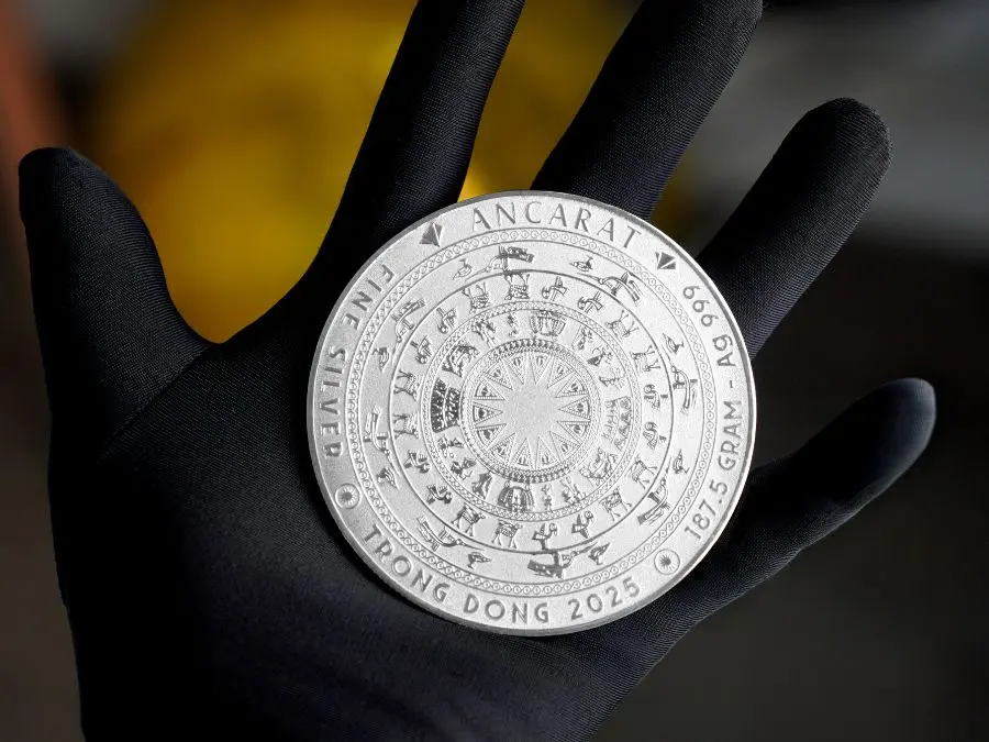 Bạc miếng Trống Đồng 5 Lượng (Bạc Ngày Độc Lập) lại được ra mắt thêm các quy cách khác