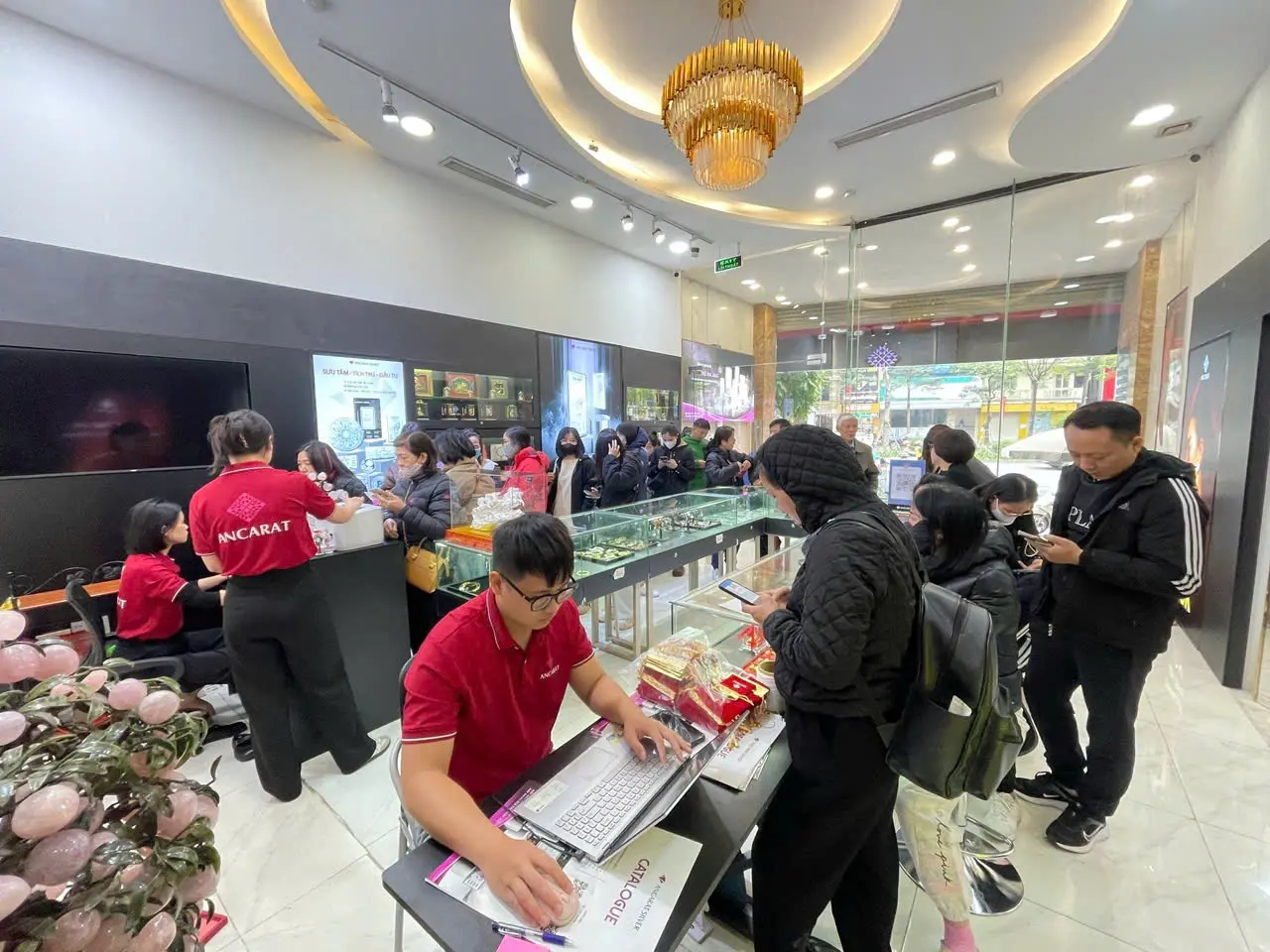 Giá bạc Ancarat hôm nay niêm yết 3.024.000đ/lượng, hấp dẫn với mức chênh lệch mua - bán chỉ 73.000đ. Giá bạc Ancarat hôm nay niêm yết 3.024.000đ/lượng, hấp dẫn với mức chênh lệch mua - bán chỉ 73.000đ.