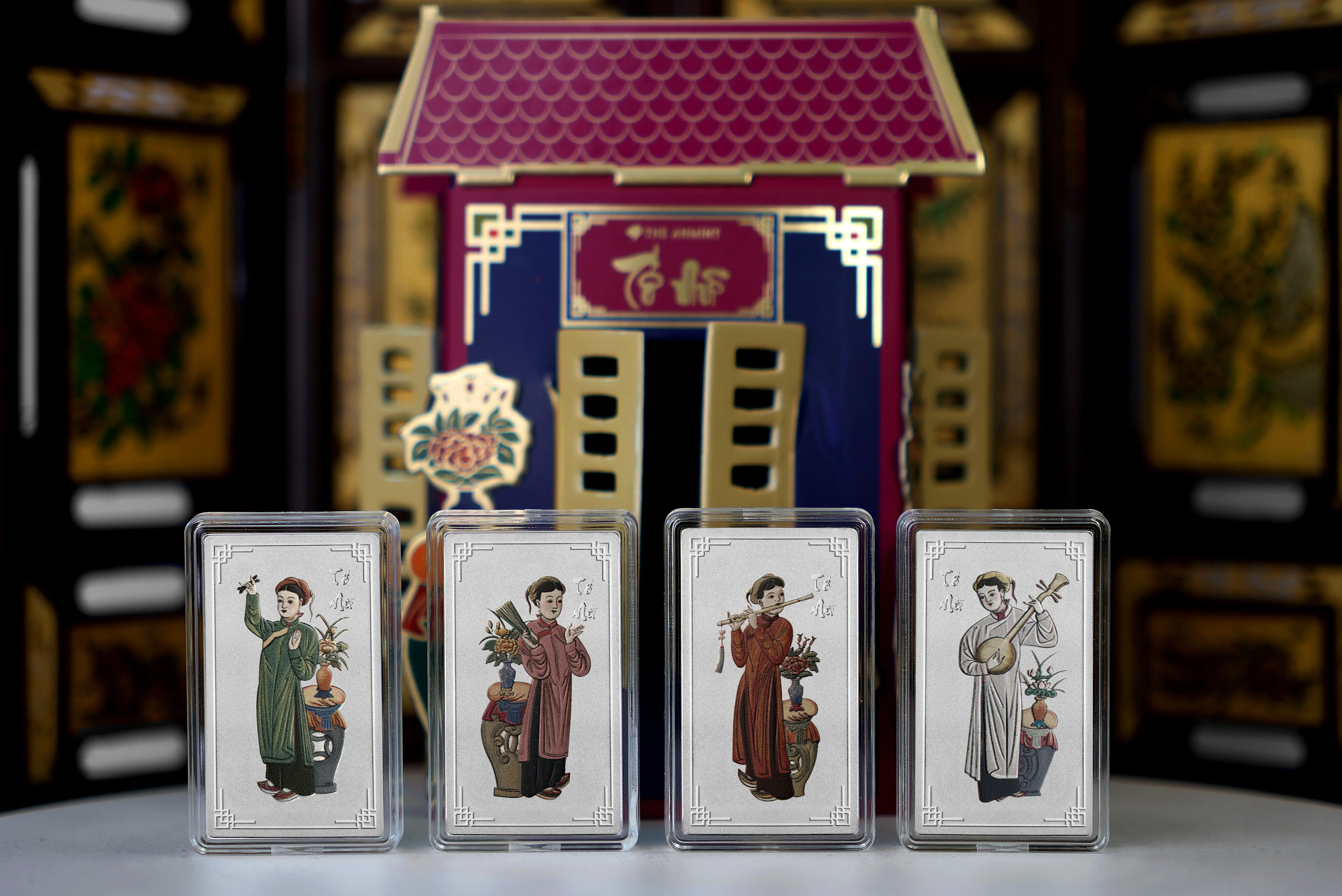 Thiết kế độc đáo của set Tố Nữ biến thành một sân khấu nghệ thuật thu nhỏ, tôn vinh vẻ đẹp của tranh dân gian Hàng Trống. Thiết kế độc đáo của set Tố Nữ biến thành một sân khấu nghệ thuật thu nhỏ, tôn vinh vẻ đẹp của tranh dân gian Hàng Trống.