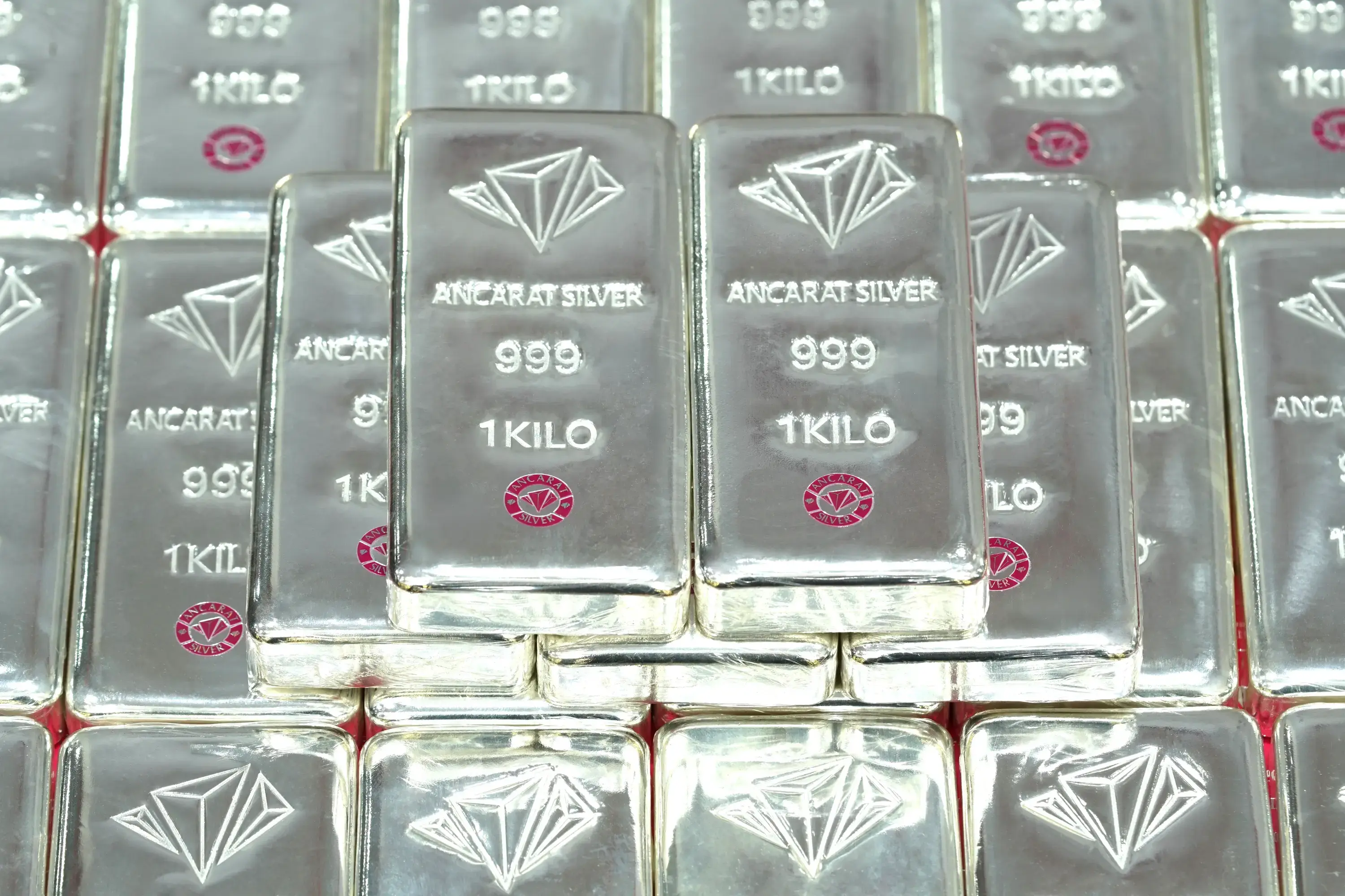 Kỷ lục bán bạc Ancarat trên VietinBank iPay: Cháy hàng trong 1 giờ, 2.000 giao dịch/ngày và thu hút 85% nhà đầu tư mới.