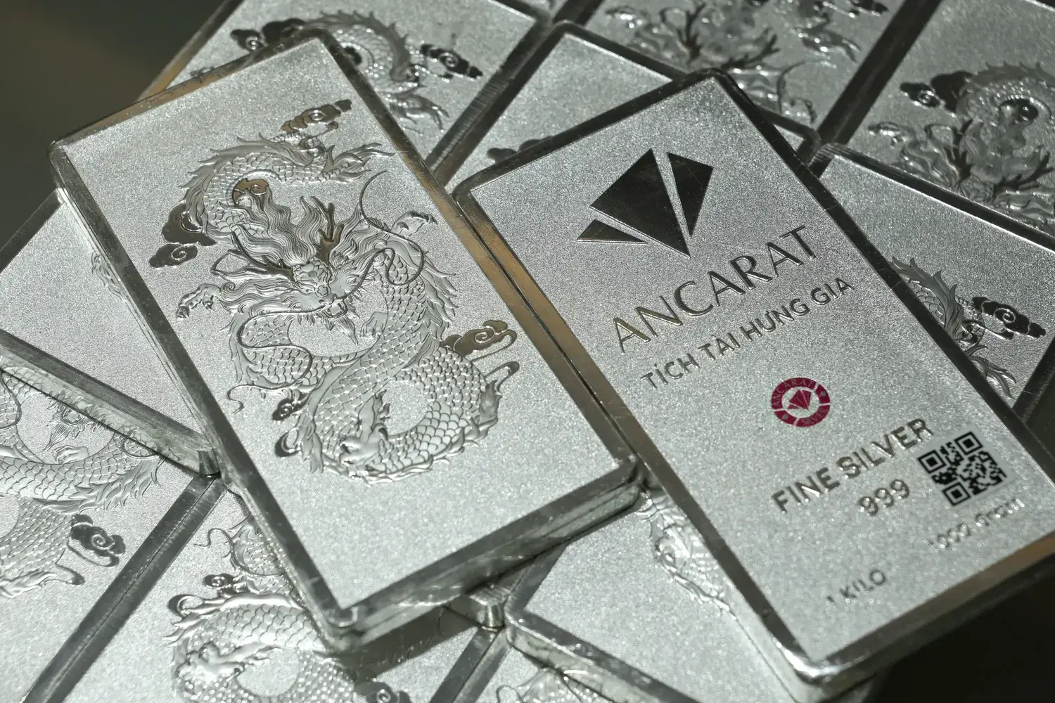 Chịu áp lực từ giá bạc quốc tế, bạc Ancarat (Ngân Long Quảng Tiến) ghi nhận mức giảm kỷ lục hơn 1,2 triệu đồng/lượng.