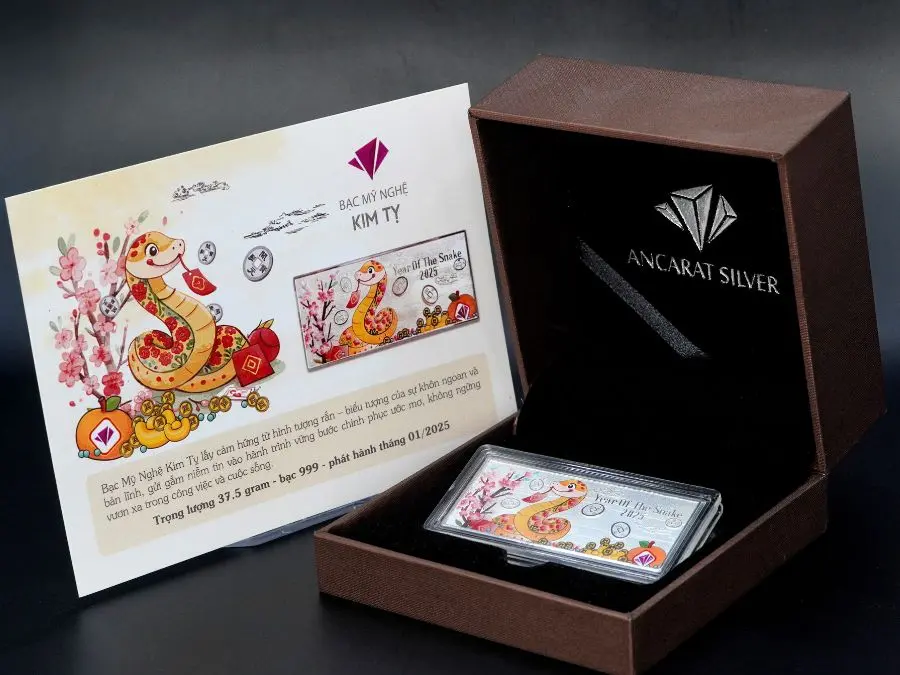 Bạc mỹ nghệ Tài Tỵ - gửi gắm lời chúc bền bỉ, bản lĩnh và khôn ngoan.