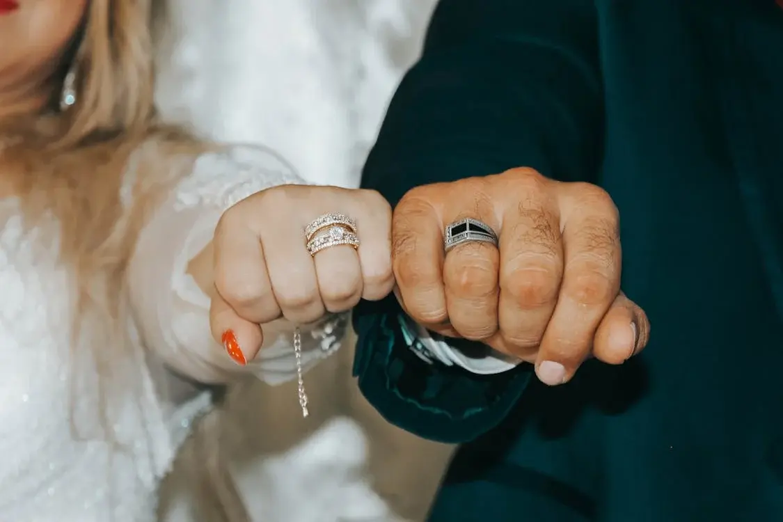 Ý nghĩa của nhẫn cưới là gì