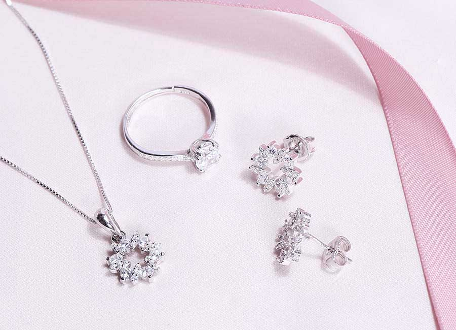 Hướng dẫn cách phân biệt các loại vàng: Vàng Ta (24K), Vàng Tây, Vàng Trắng. Giúp bạn lựa chọn loại vàng phù hợp cho mục đích.
